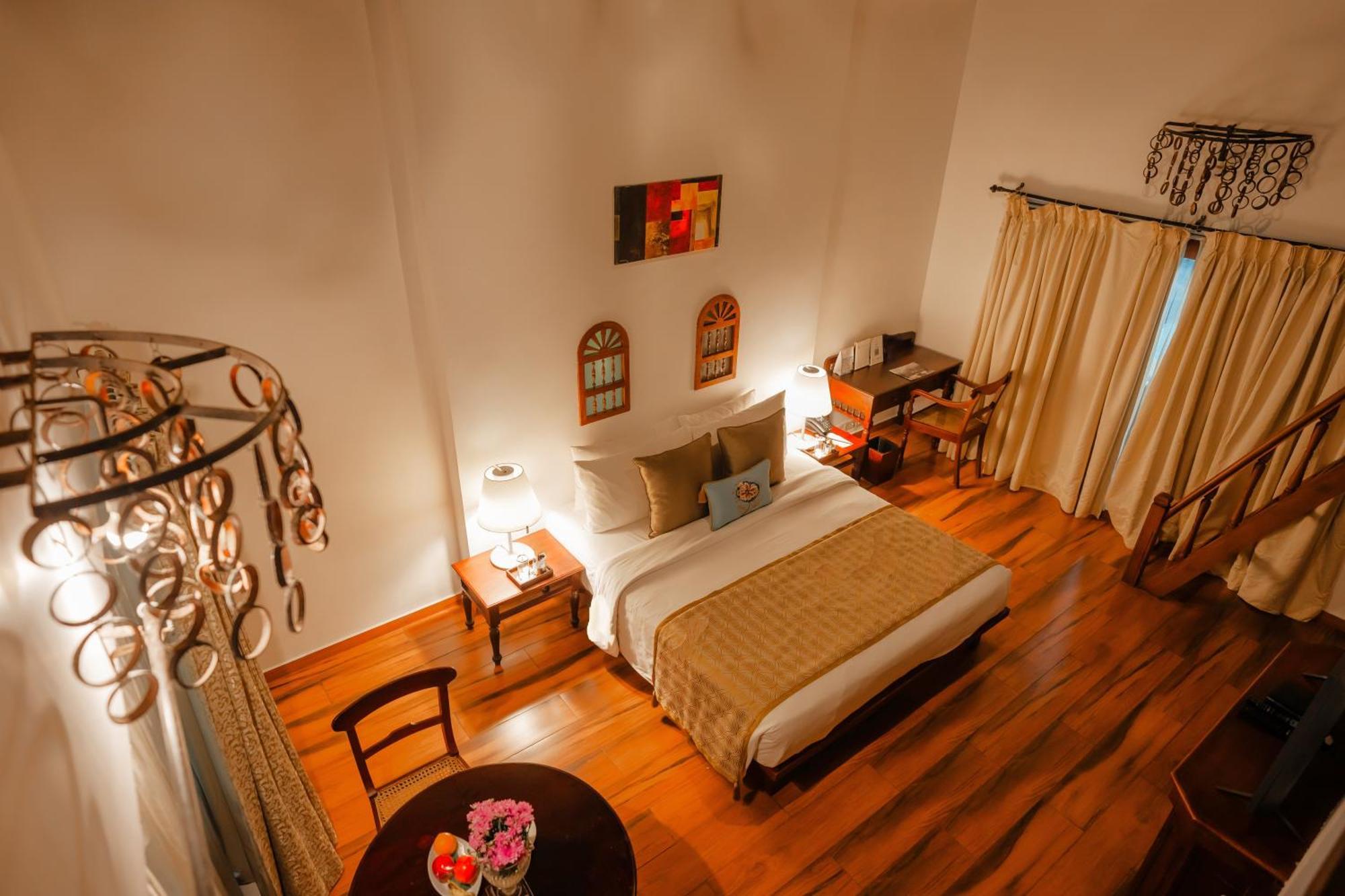 The Leela Ashtamudi, A Raviz Hotel Kollam Exterior photo A room at the hotel
