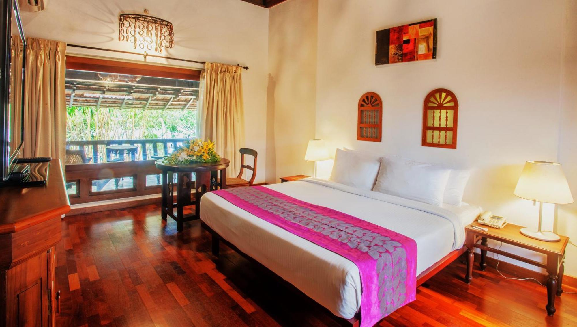 The Leela Ashtamudi, A Raviz Hotel Kollam Exterior photo Deluxe Room