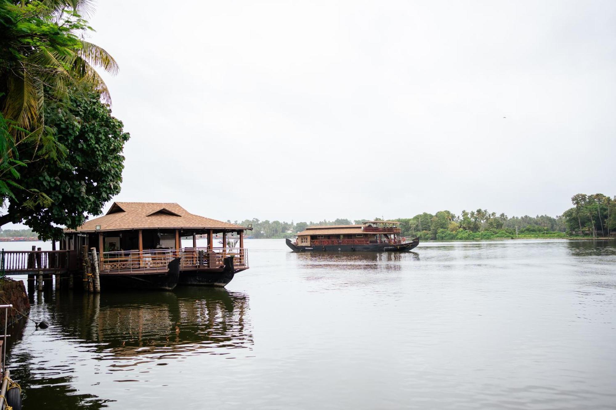 The Leela Ashtamudi, A Raviz Hotel Kollam Exterior photo Backwaters of Kerala