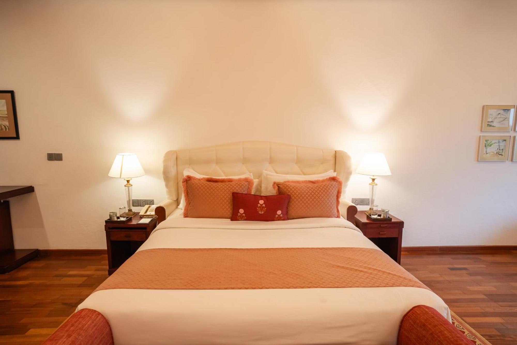 The Leela Ashtamudi, A Raviz Hotel Kollam Exterior photo A bedroom at the Taj Bengal