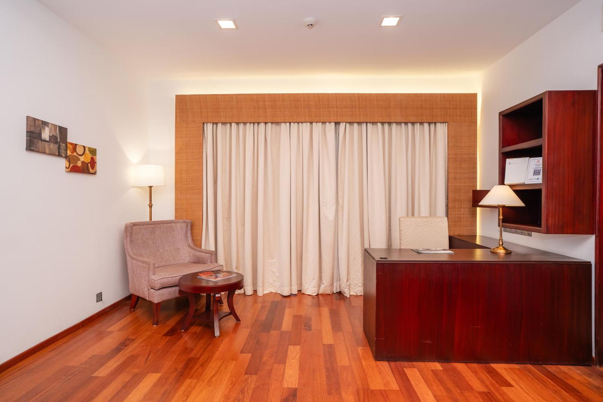 The Leela Ashtamudi, A Raviz Hotel Kollam Exterior photo Office of the Rector