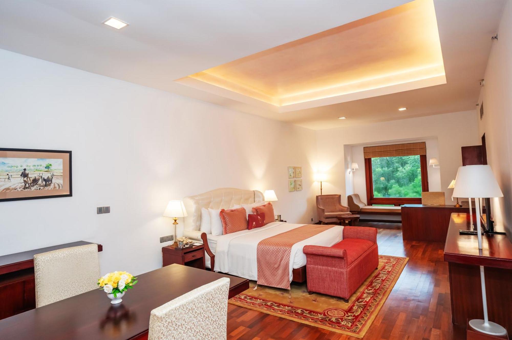 The Leela Ashtamudi, A Raviz Hotel Kollam Exterior photo A suite at the Taj Bengal