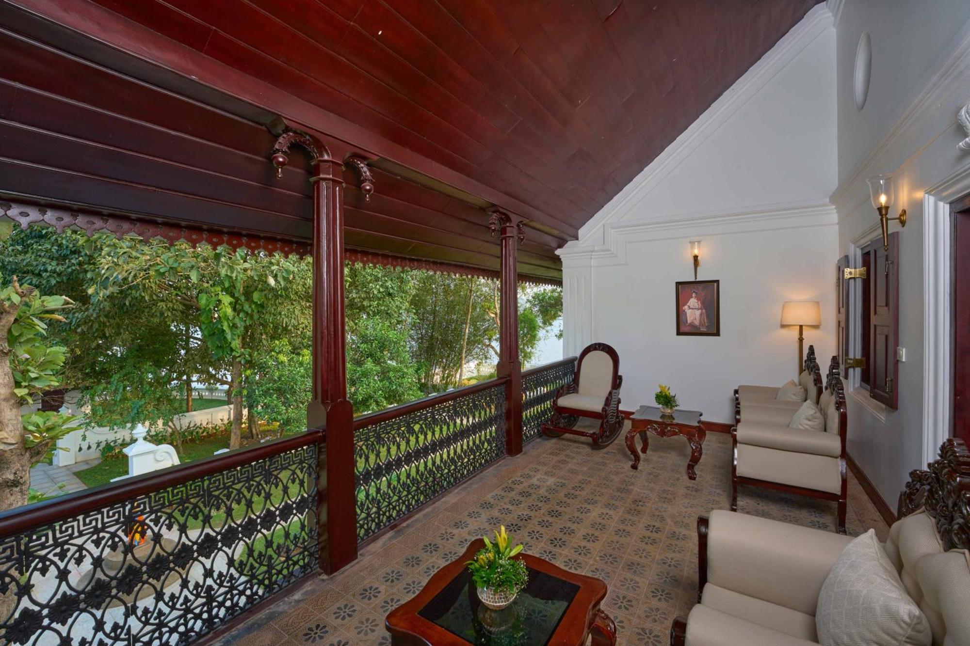 The Leela Ashtamudi, A Raviz Hotel Kollam Exterior photo The verandah of a suite at the hotel